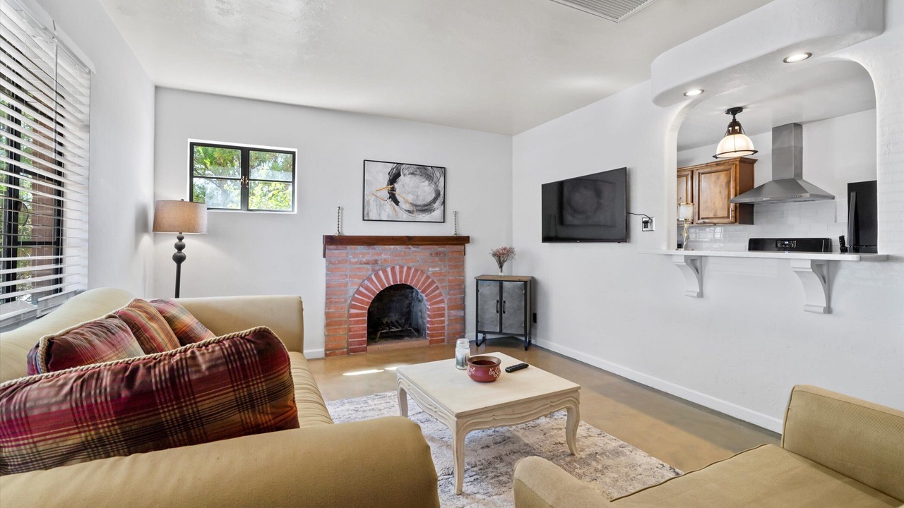Photo of Livingroom in Sam Hughes