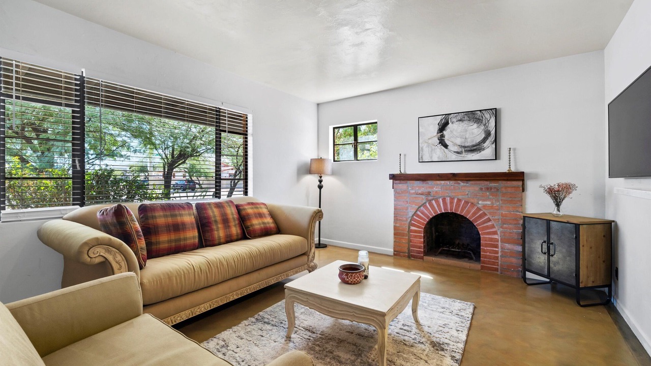 Photo of Livingroom in Sam Hughes