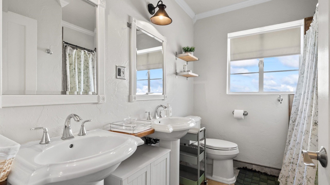 Photo of Bathroom in Sam Hughes