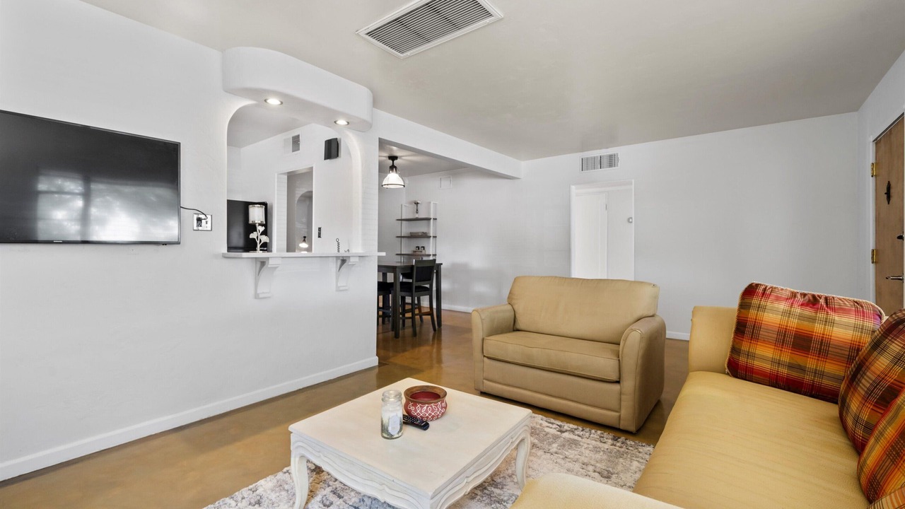 Photo of Livingroom in Sam Hughes