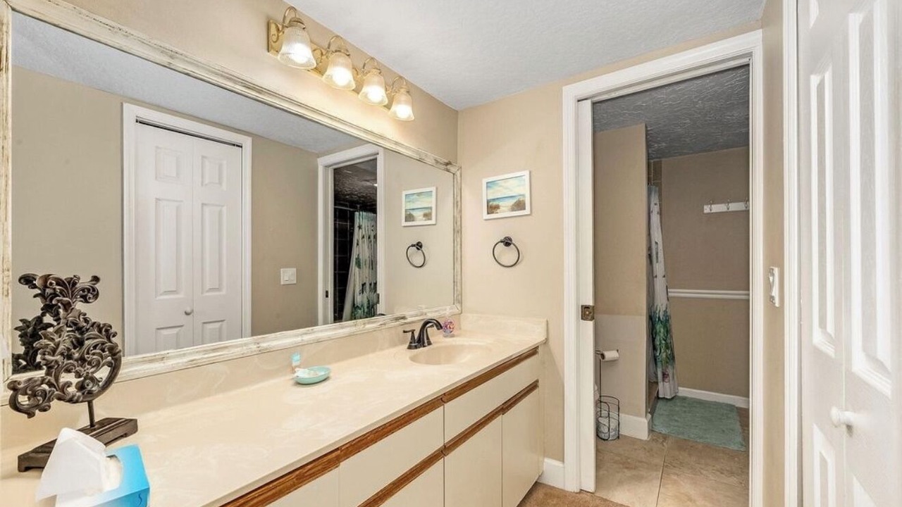 Photo of Bathroom in Cape Caneveral Beach Gardens