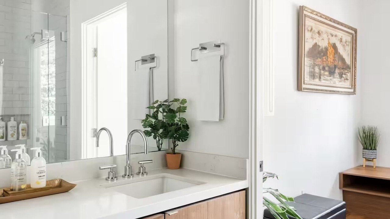 Photo of Bathroom in Circle Area