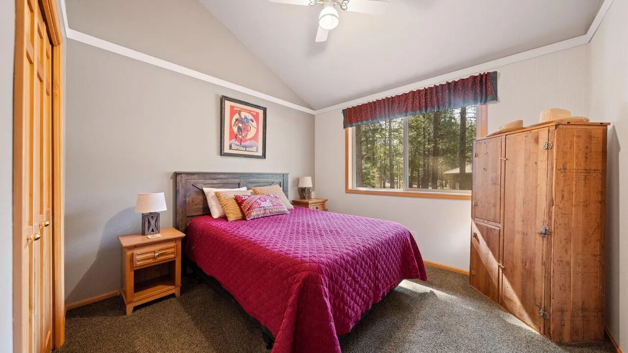 Photo of Bedroom in Black Butte Ranch