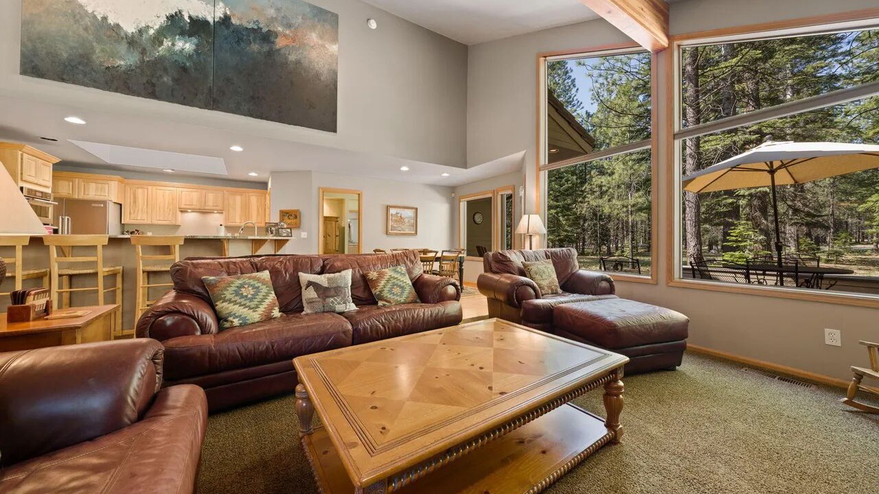 Photo of Livingroom in Black Butte Ranch