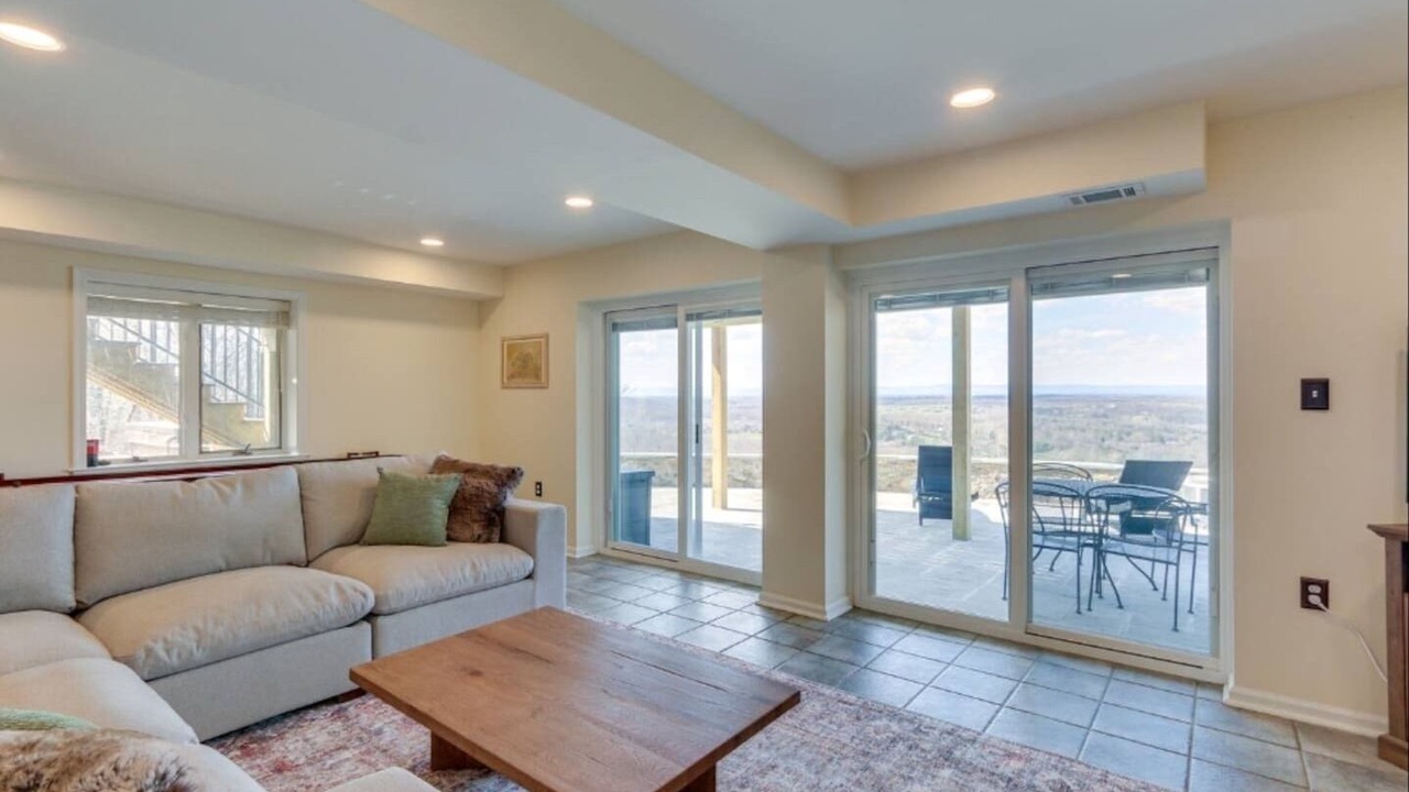 Photo of Livingroom in Front Royal