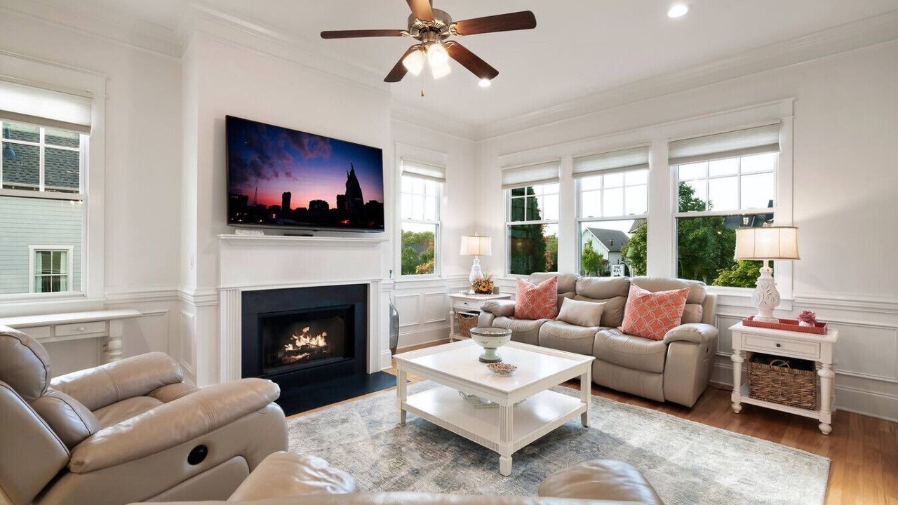 Photo of Livingroom in Thompson's Station