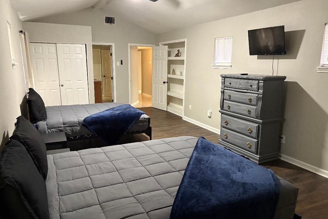 Photo of Bedroom in South Side