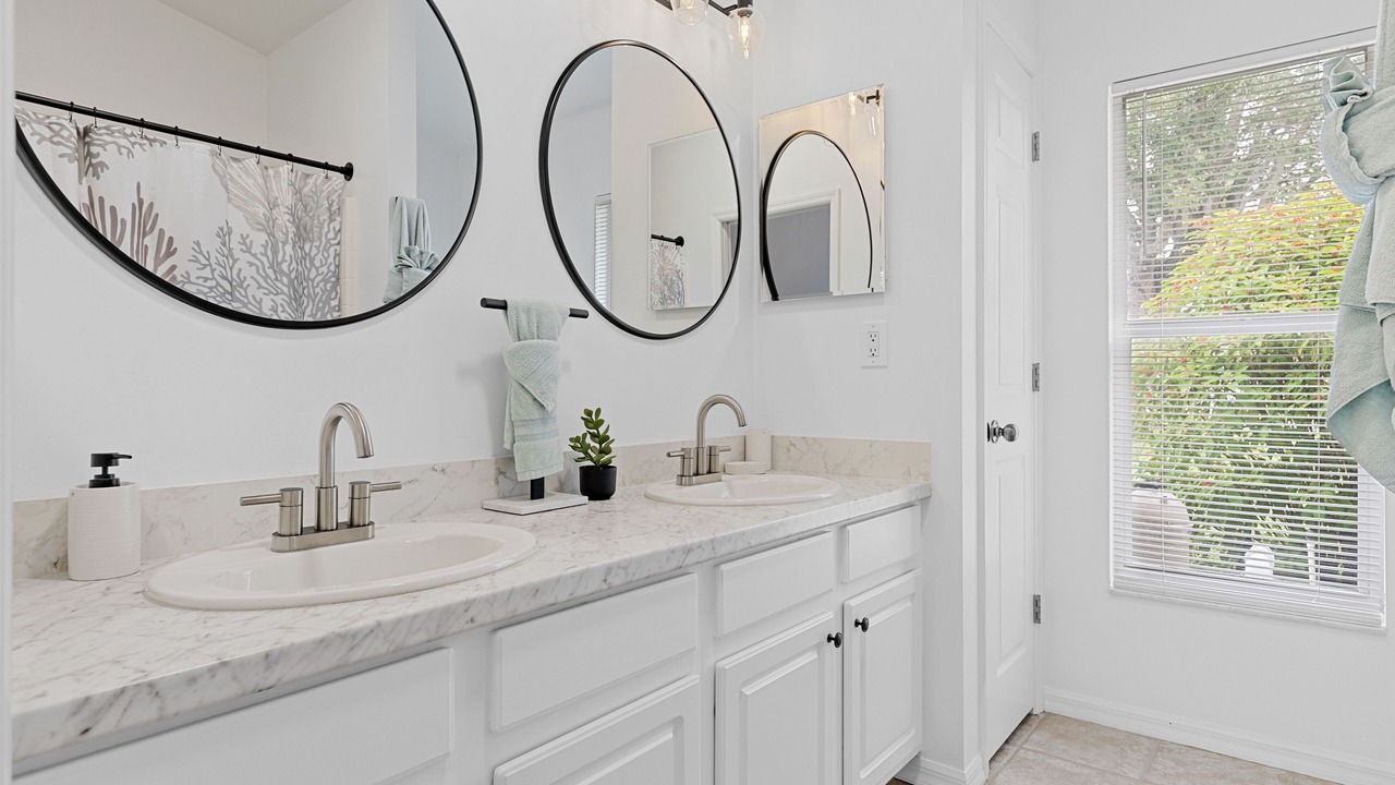 Photo of Bathroom in Beachwalk Isles