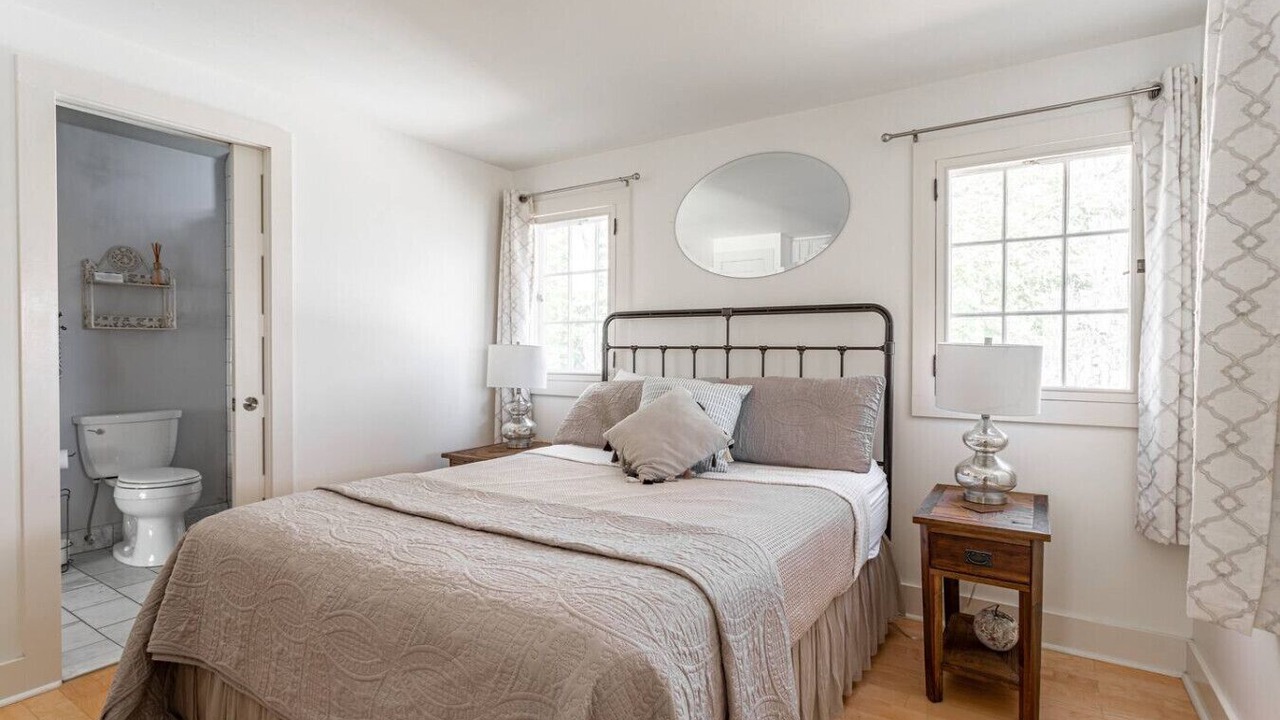 Photo of Bedroom in Saugerties