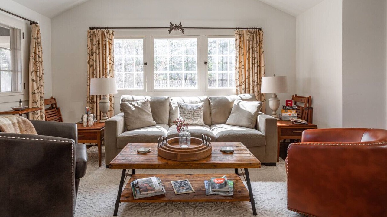 Photo of Livingroom in Saugerties