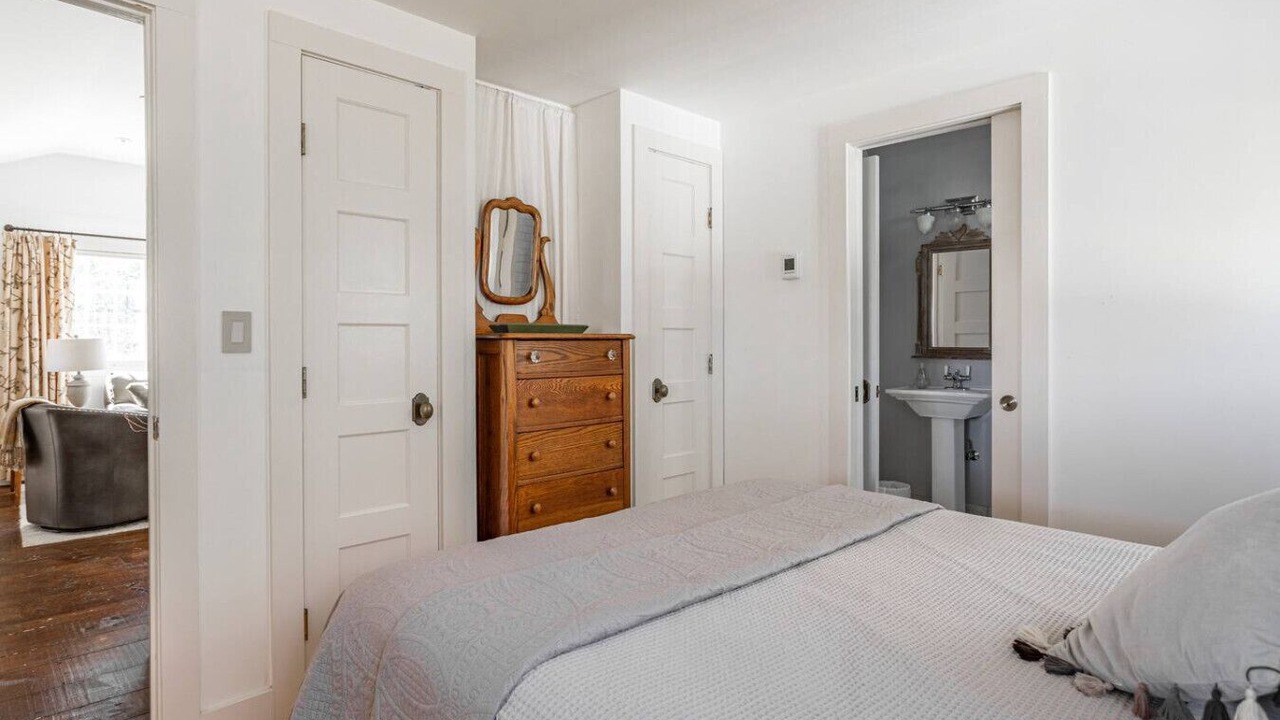 Photo of Bedroom in Saugerties