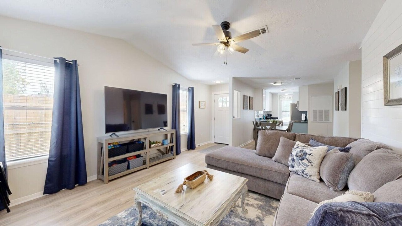 Photo of Livingroom in College Station