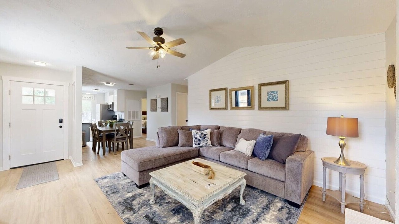 Photo of Livingroom in College Station