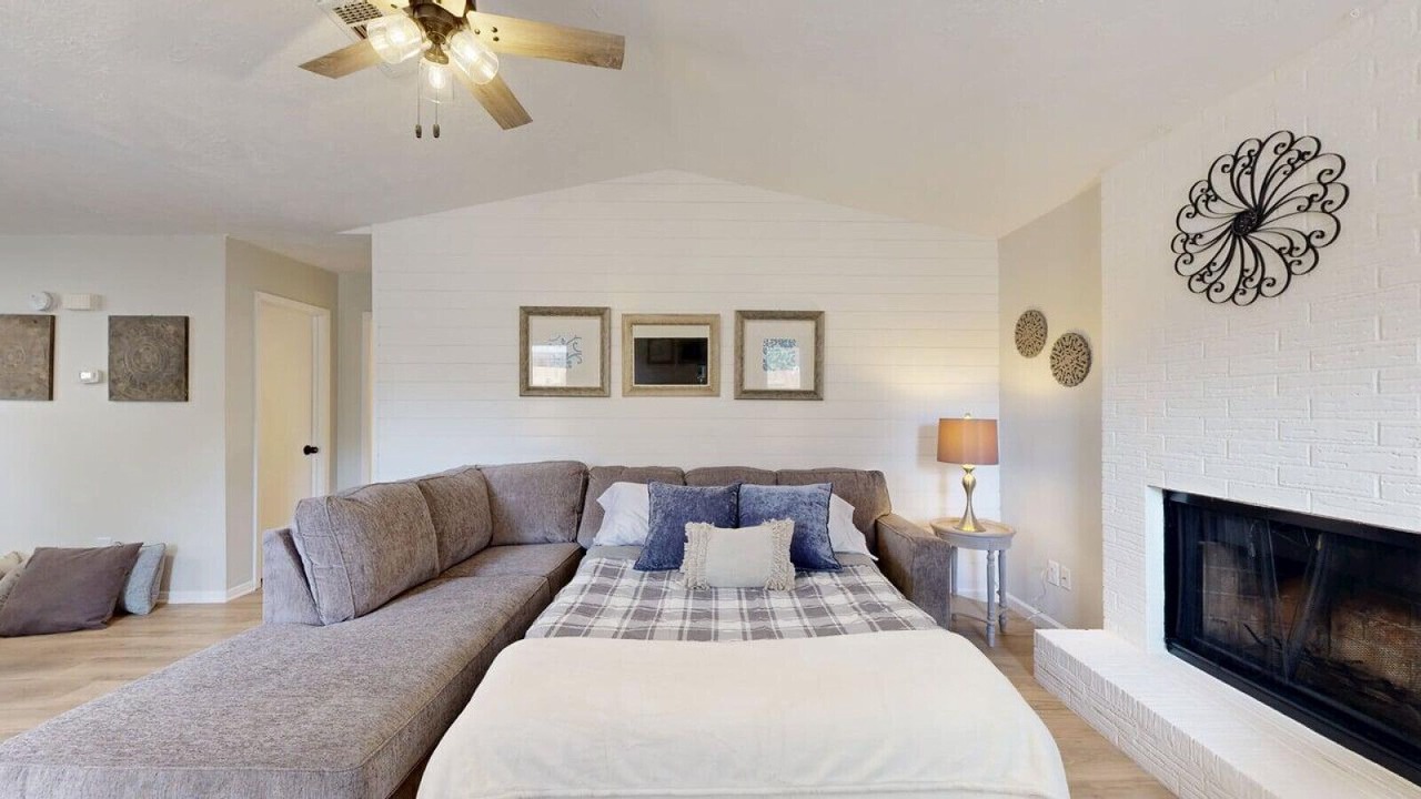 Photo of Livingroom in College Station