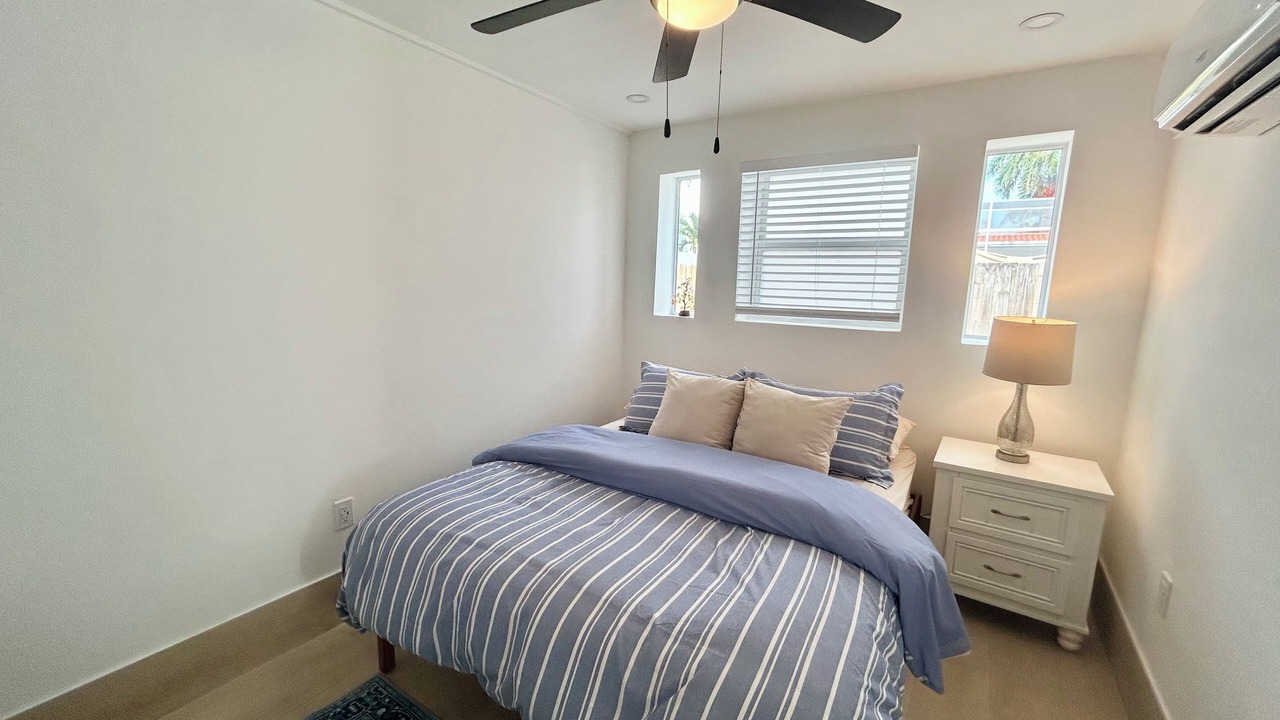 Photo of Bedroom in Hollywood Lakes