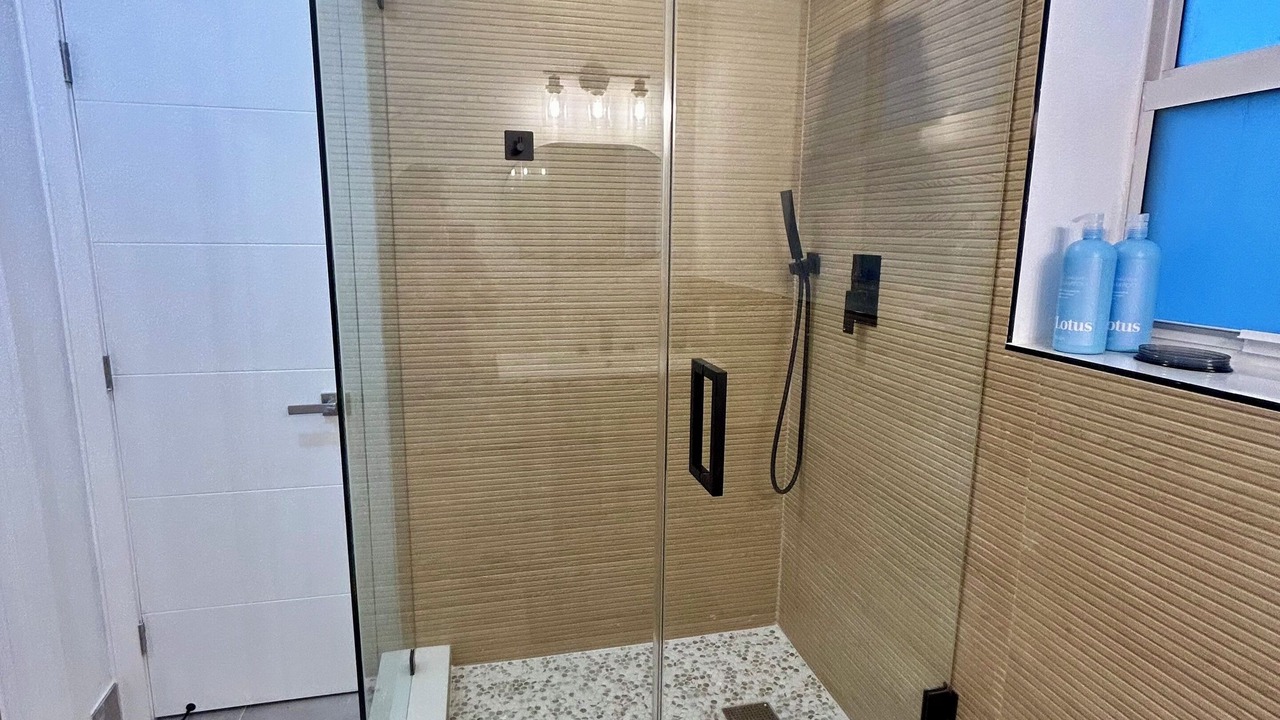 Photo of Bathroom in Hollywood Lakes