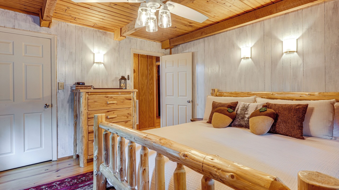 Photo of Bedroom in Cleveland