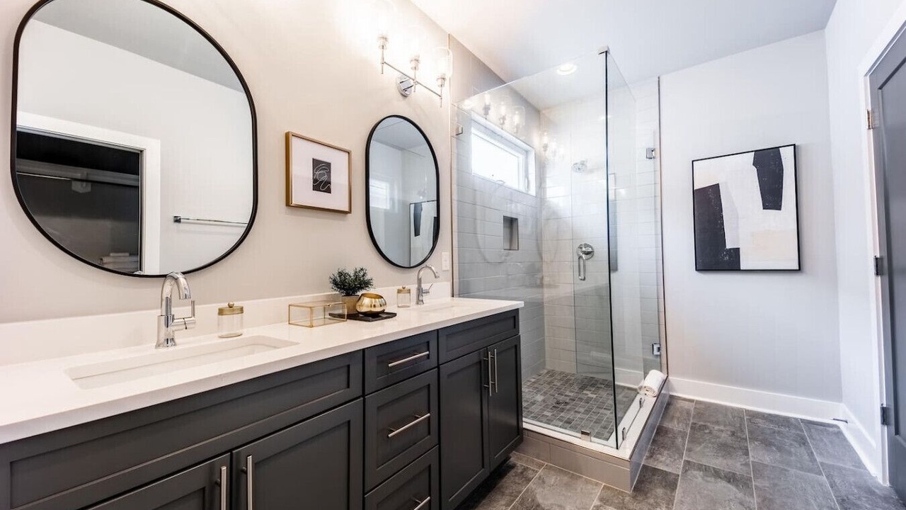 Photo of Bathroom in Hadley - Washington