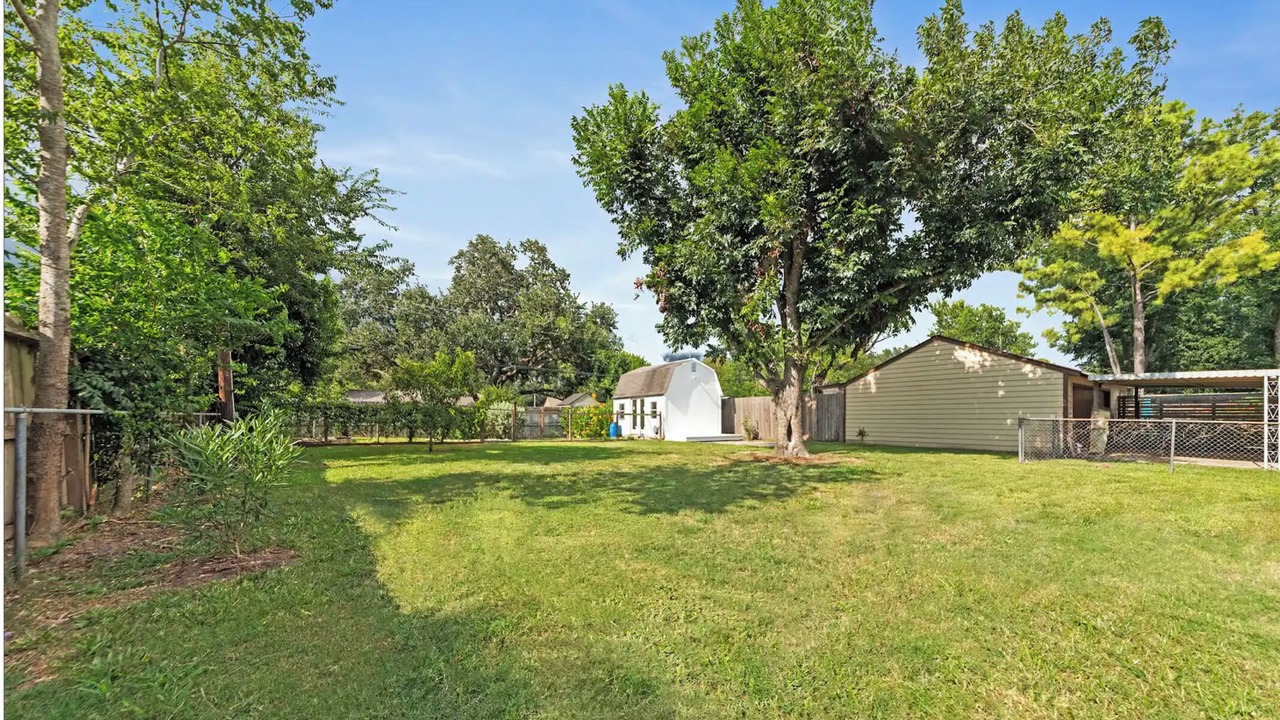 Photo of Outdoor in Garden Oaks