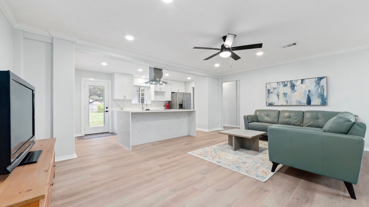 Photo of Livingroom in Garden Oaks