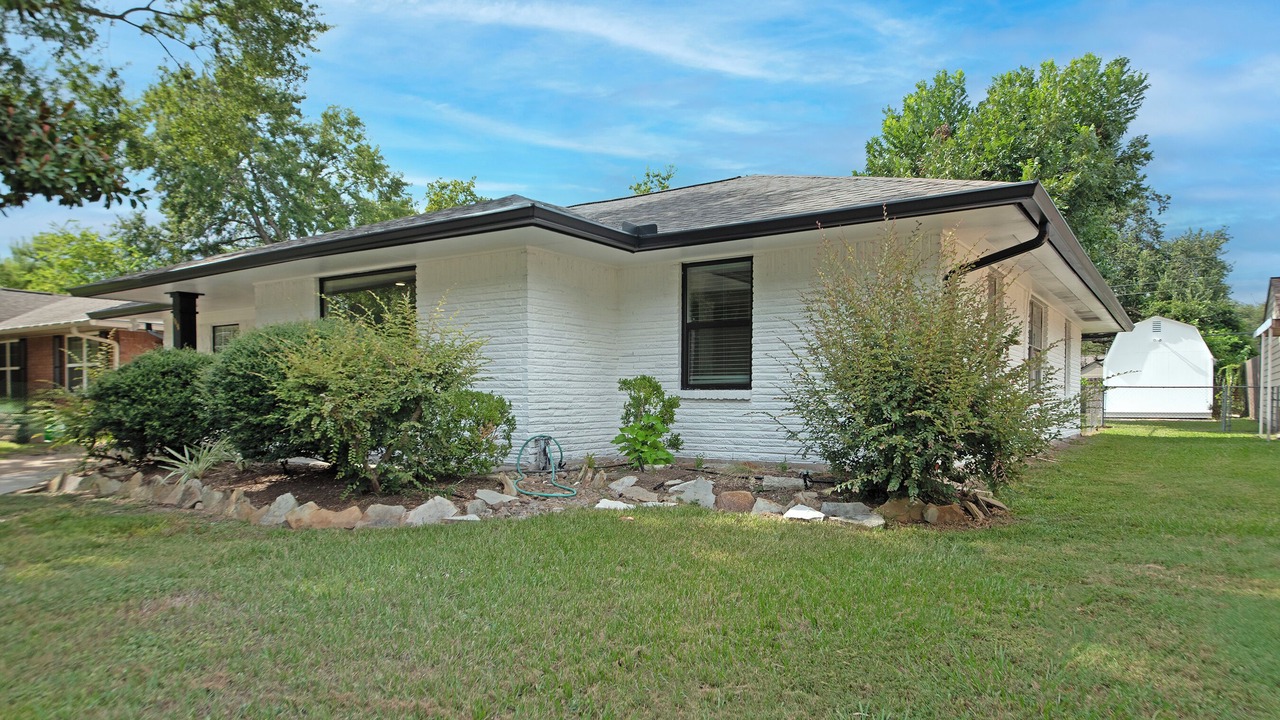Photo of Outdoor in Garden Oaks