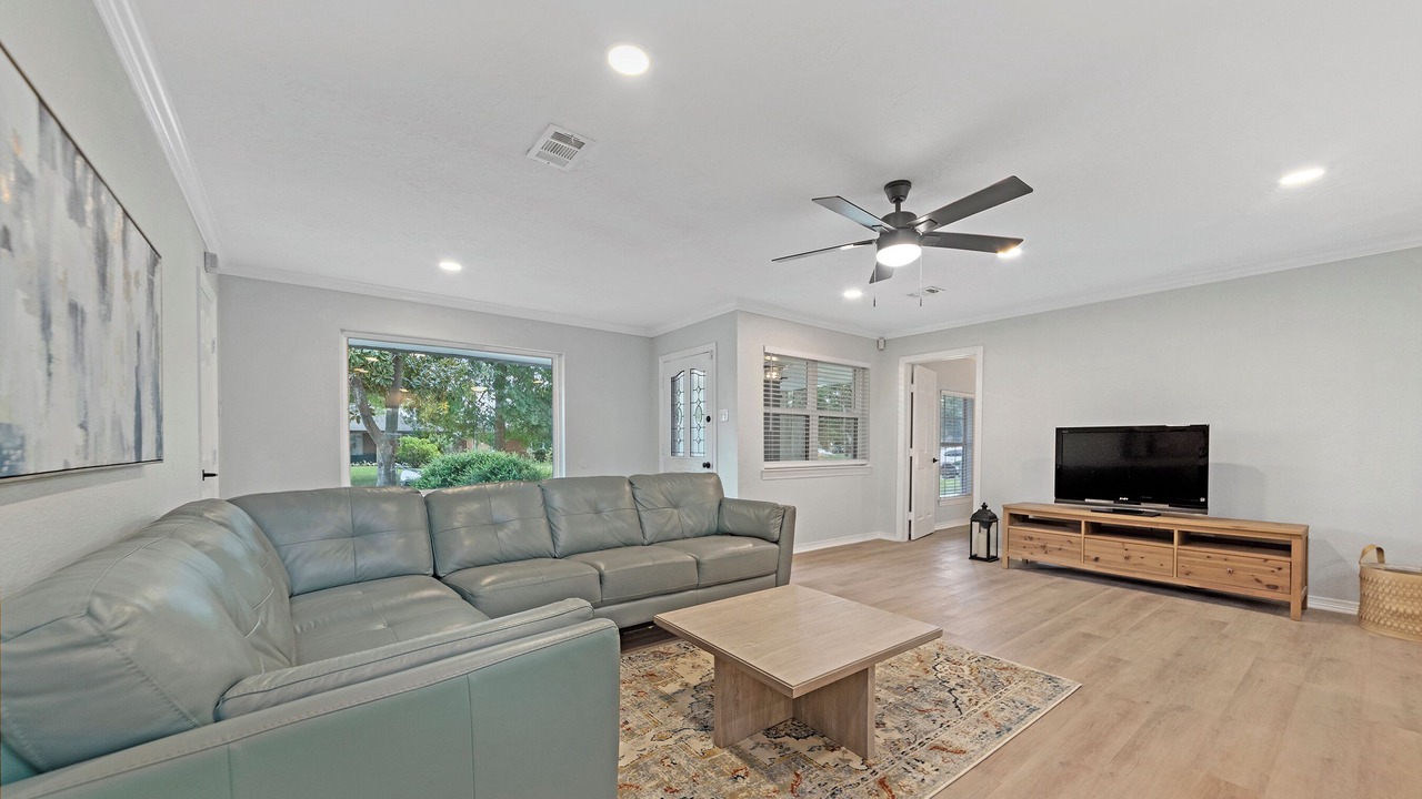 Photo of Livingroom in Garden Oaks