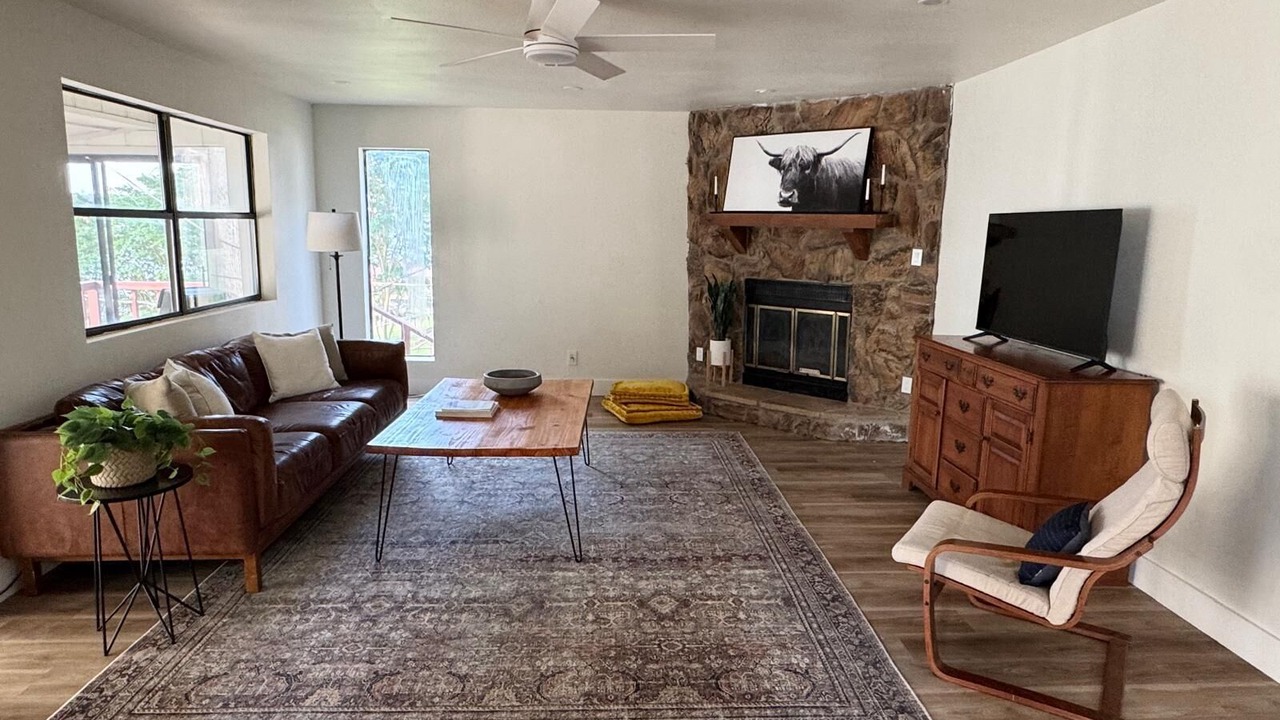 Photo of Livingroom in Flint