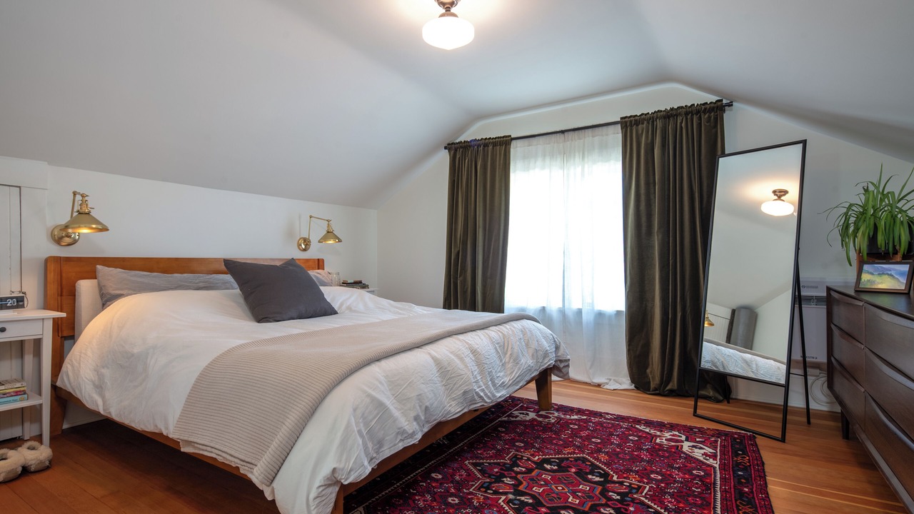 Photo of Bedroom in Queen Anne