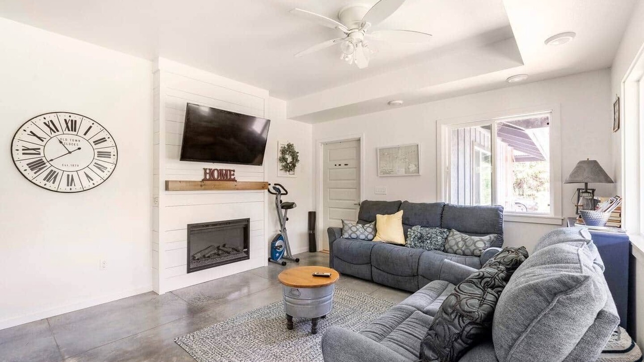 Photo of Livingroom in Royal Hawaiian Estates