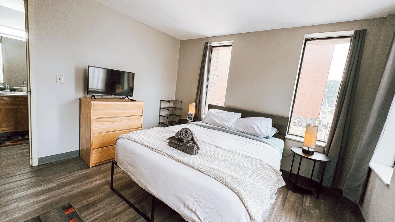 Photo of Bedroom in Downtown Pittsburgh