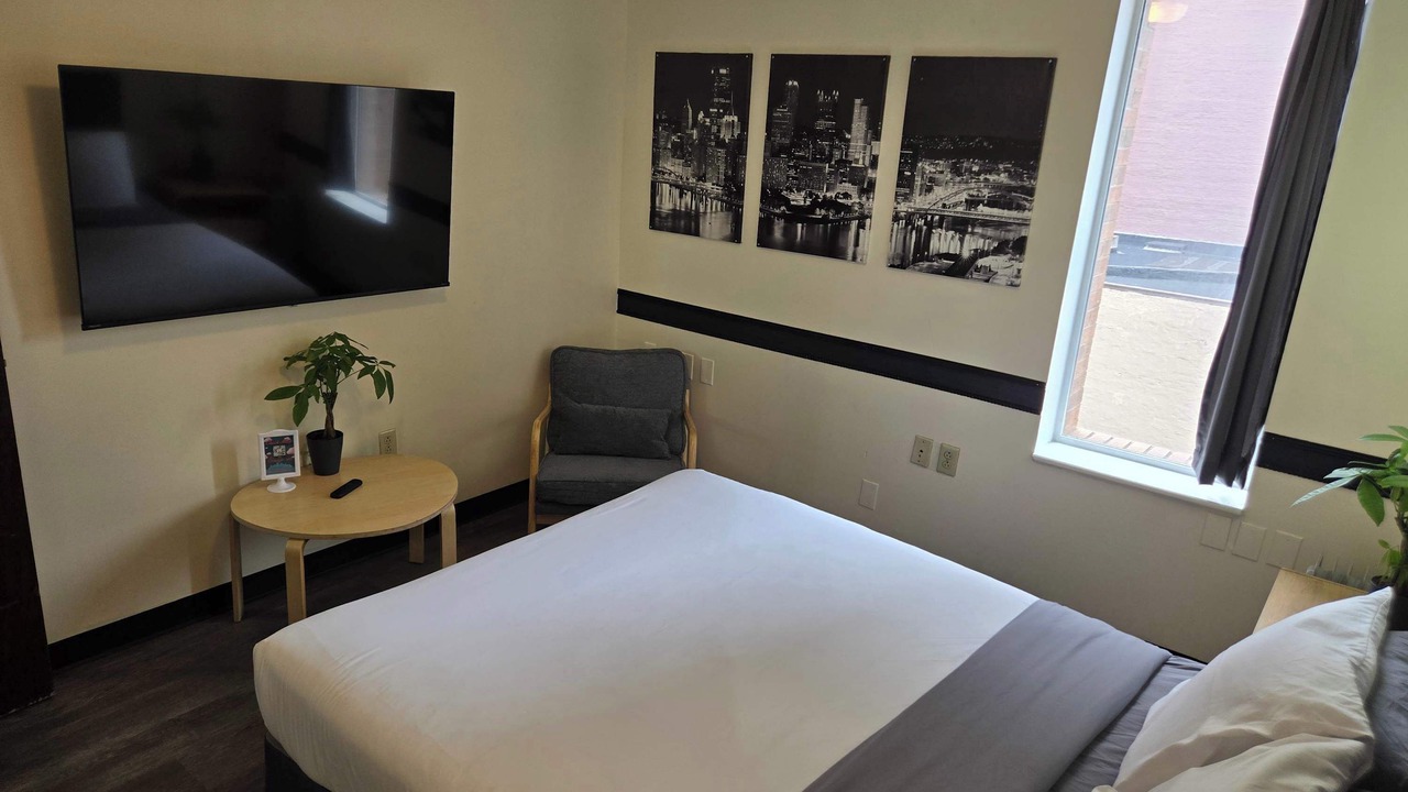 Photo of Bedroom in Downtown Pittsburgh