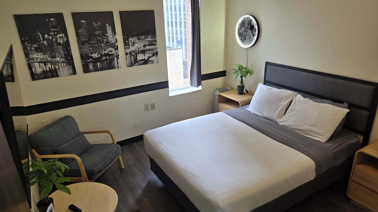 Photo of Bedroom in Downtown Pittsburgh