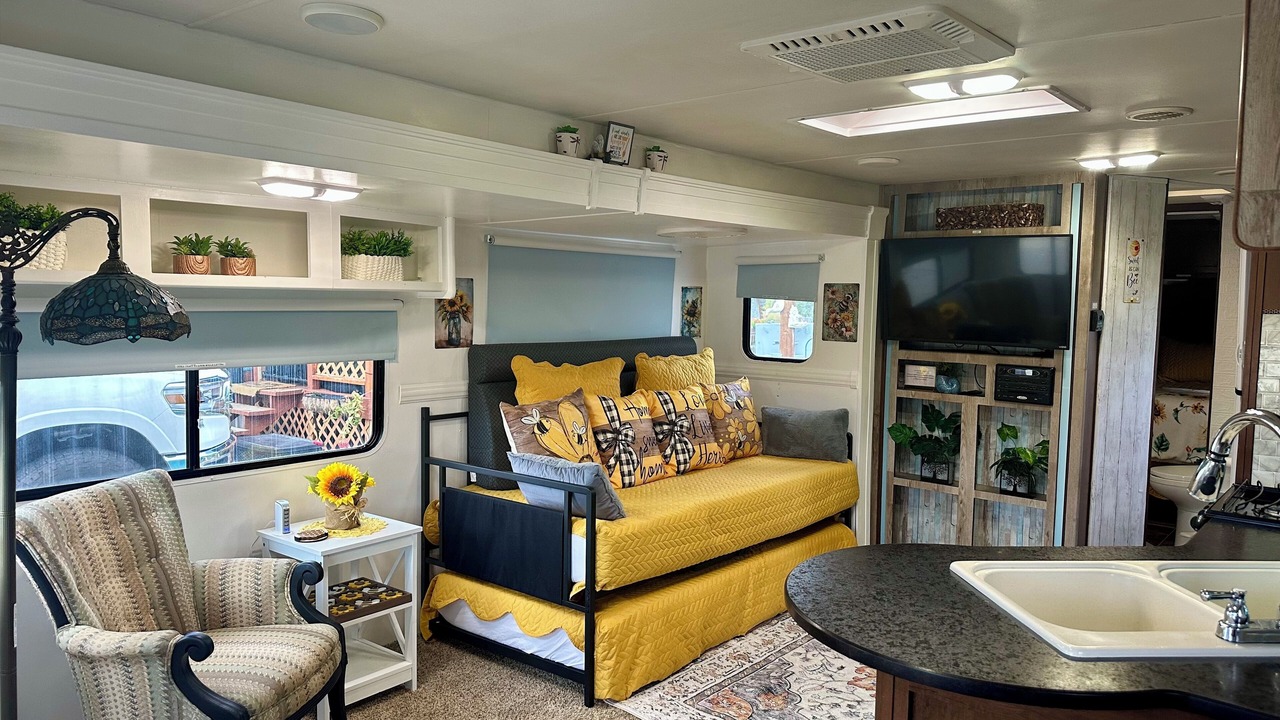 Photo of Livingroom in Aztec