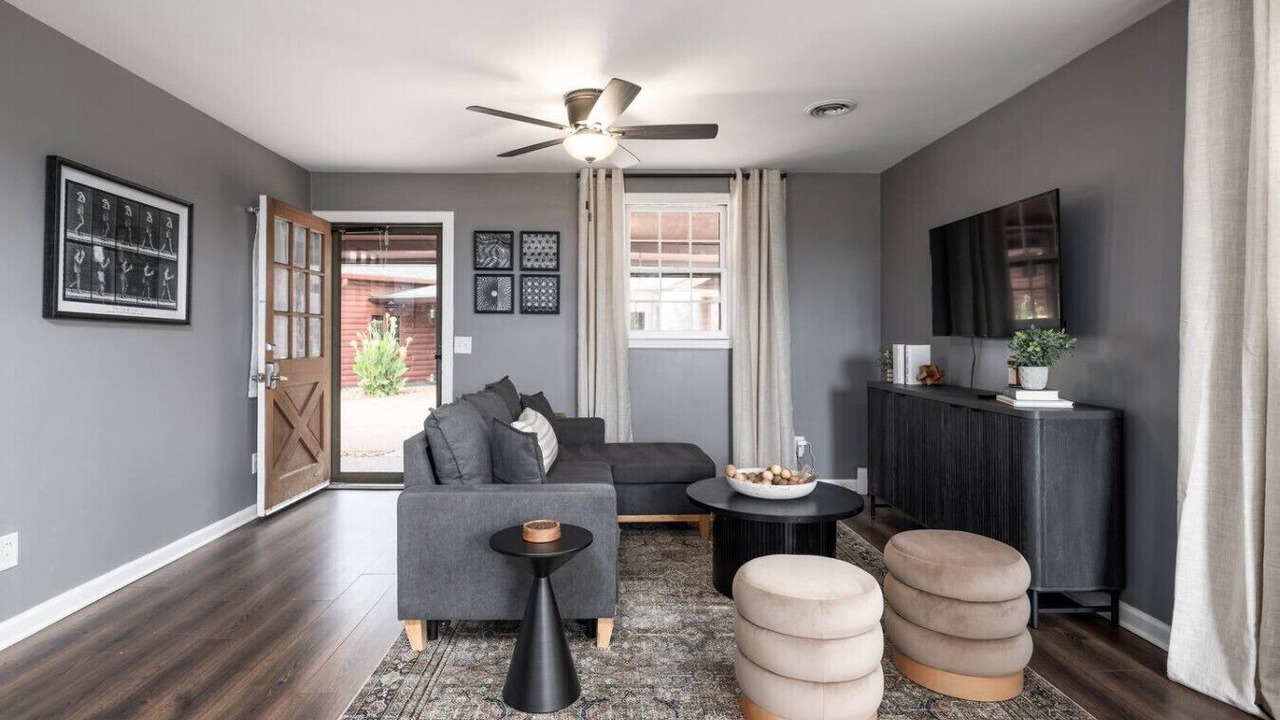 Photo of Livingroom in Pleasant View