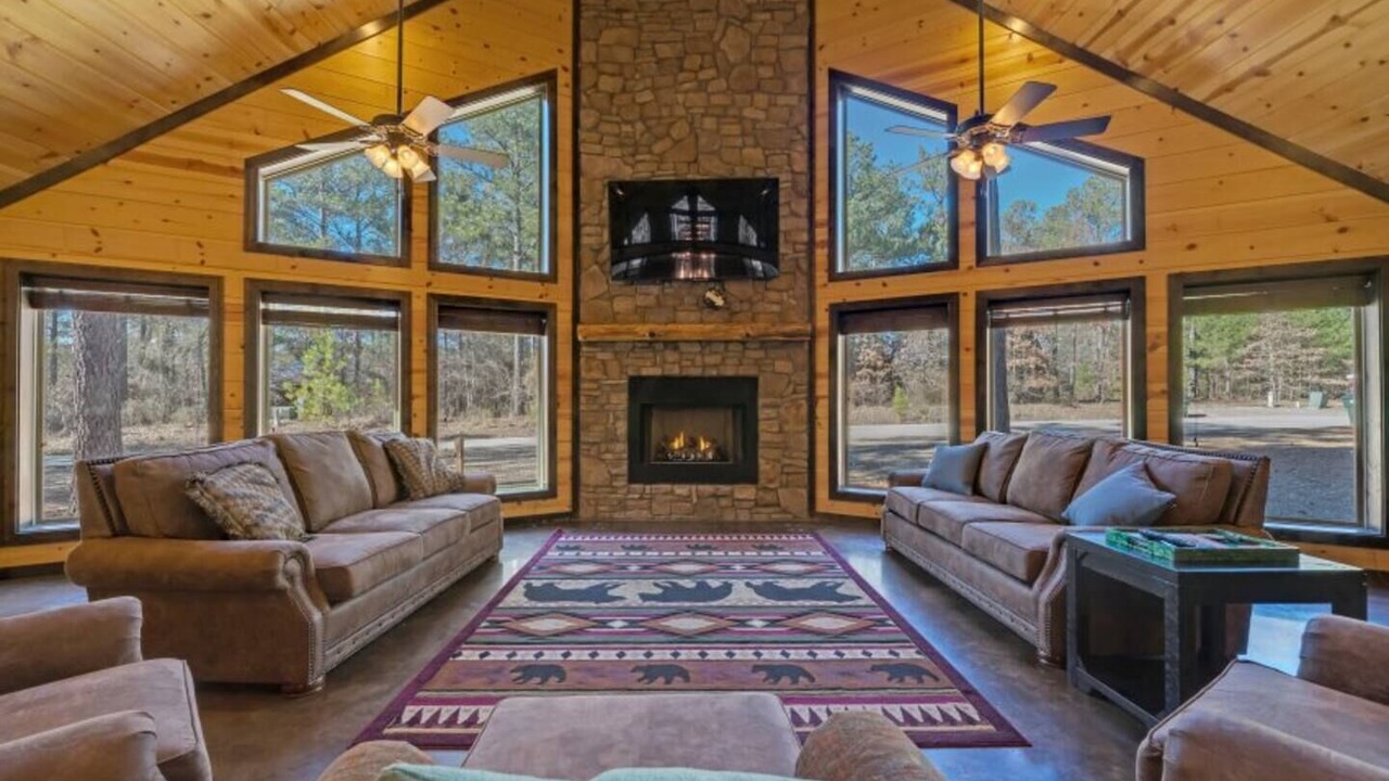 Photo of Livingroom in Hochatown