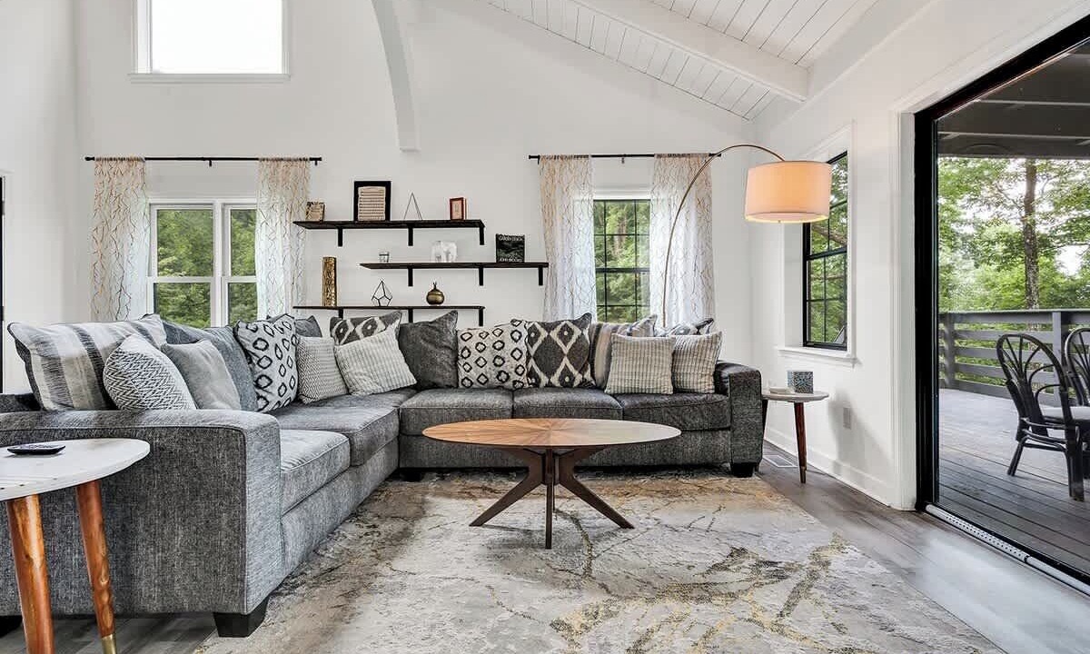 Photo of Livingroom in Sewanee