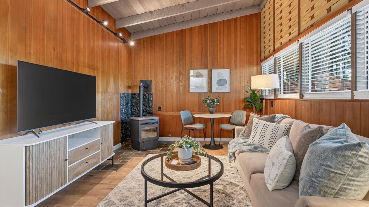 Photo of Livingroom in West Haven-Sylvan