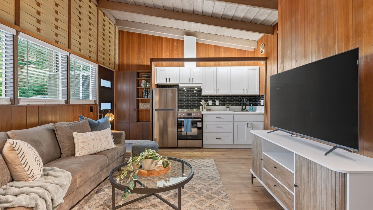 Photo of Livingroom in West Haven-Sylvan