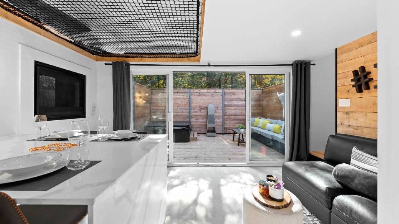 Photo of Livingroom in Val-des-Lacs