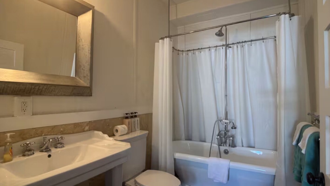 Photo of Bathroom in Point Lookout