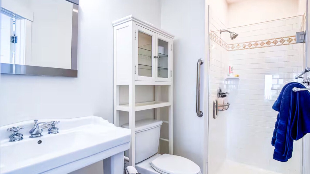 Photo of Bathroom in Point Lookout