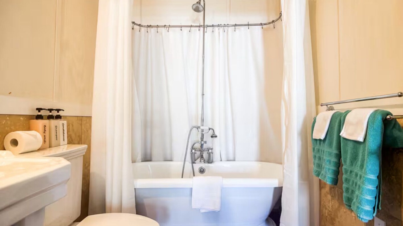 Photo of Bathroom in Point Lookout