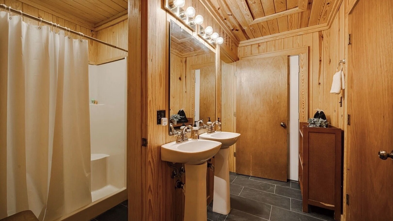 Photo of Bathroom in Amity