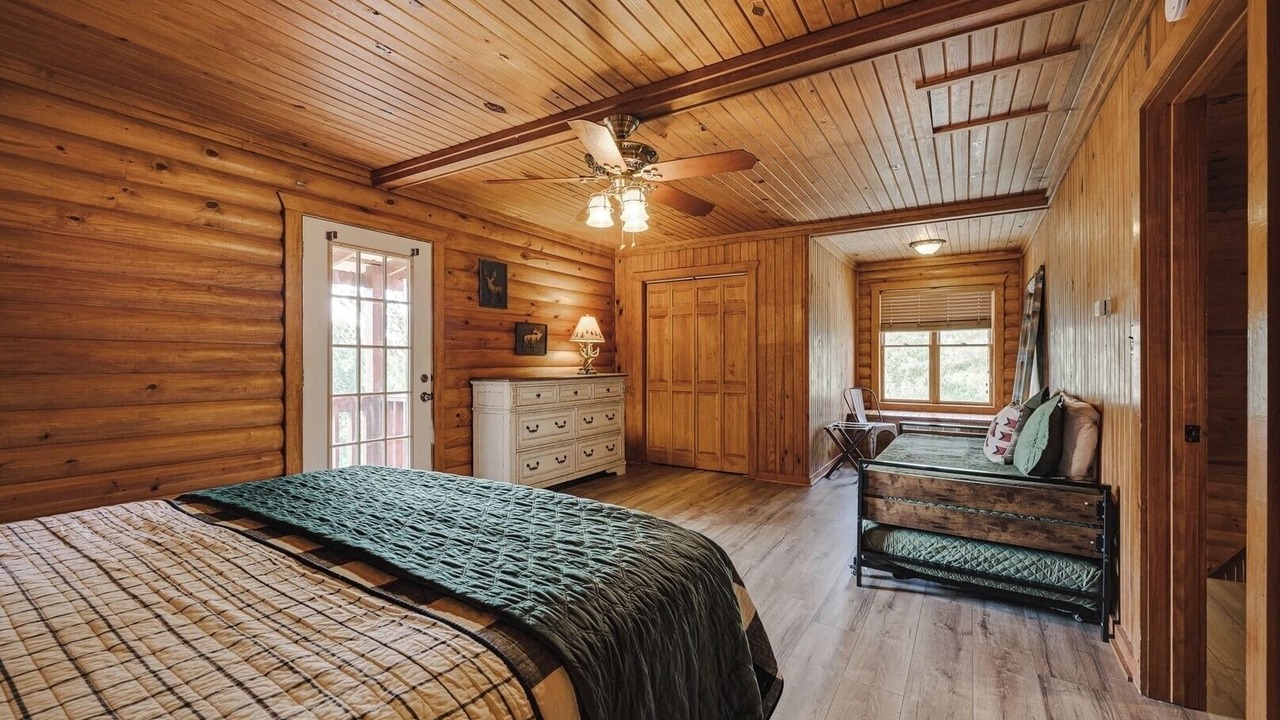 Photo of Bedroom in Amity