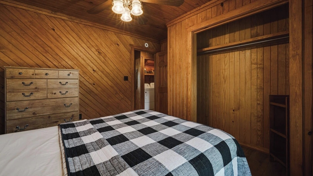 Photo of Bedroom in Amity