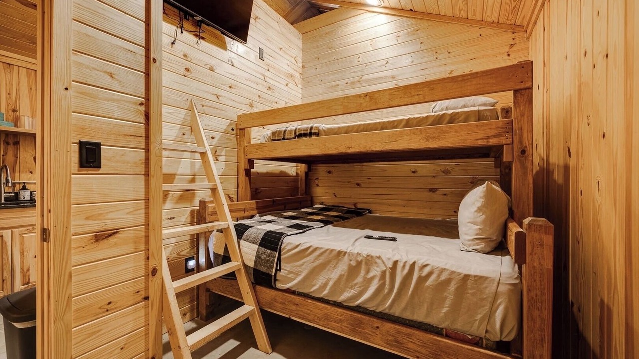 Photo of Bedroom in Amity