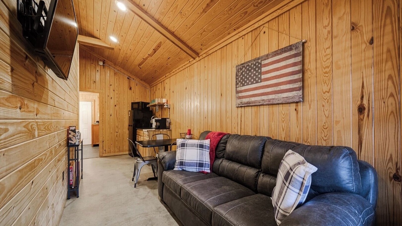 Photo of Livingroom in Amity