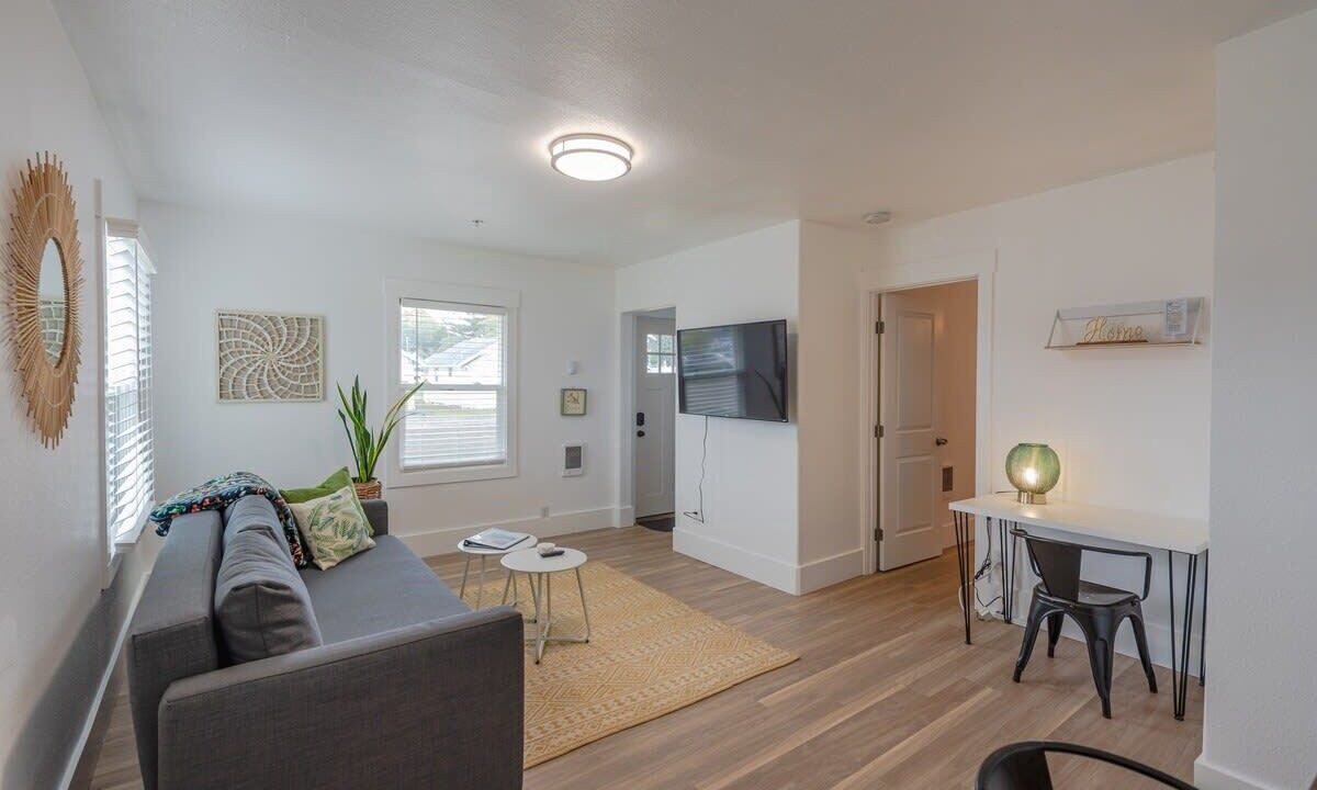 Photo of Livingroom in Coos Bay