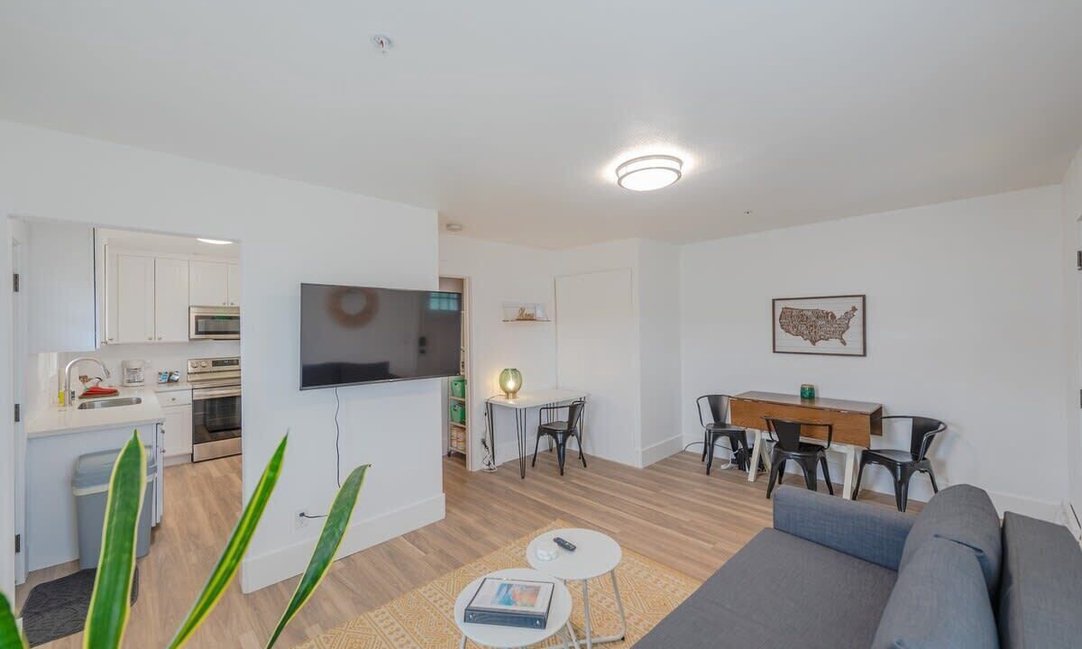 Photo of Livingroom in Coos Bay