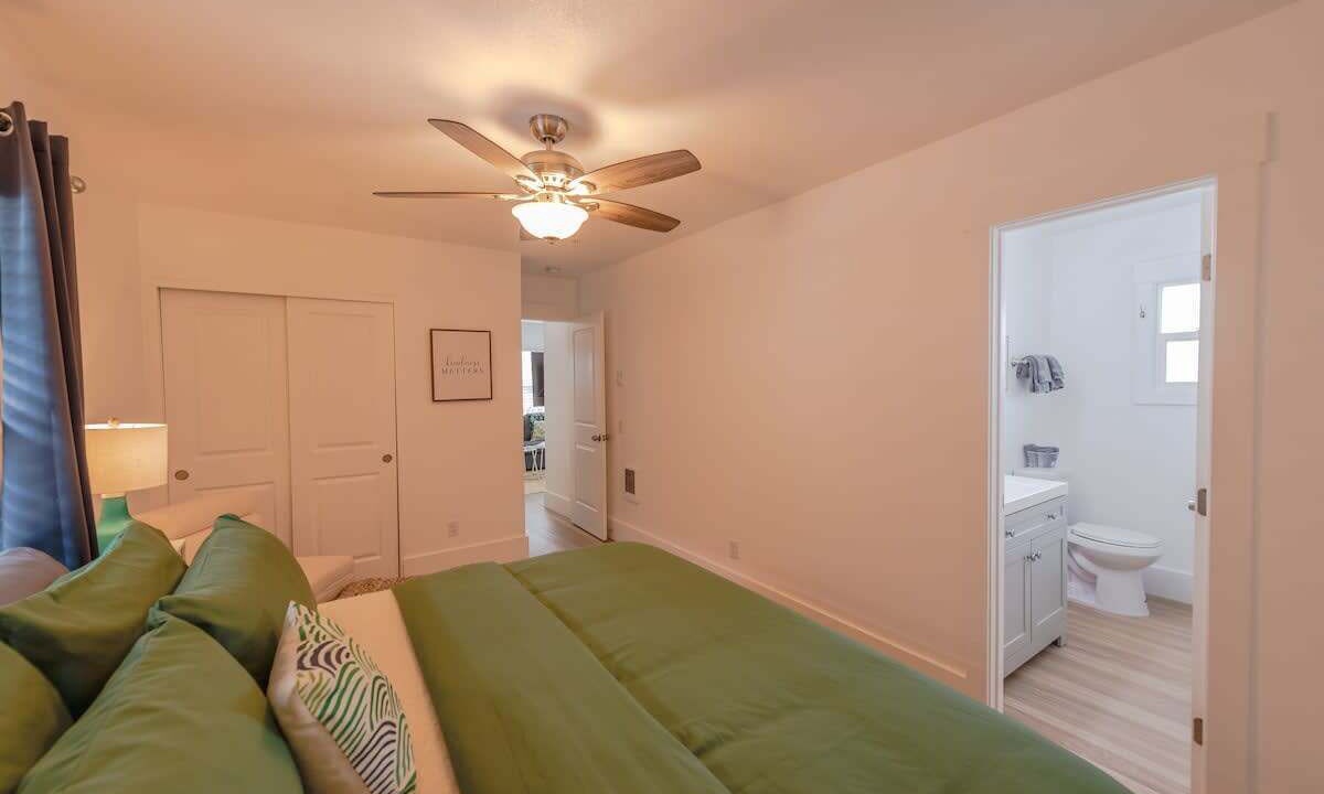 Photo of Bedroom in Coos Bay